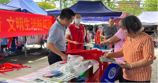 践行分类新风尚，垃圾分类宣传走进温泉龙岗墟